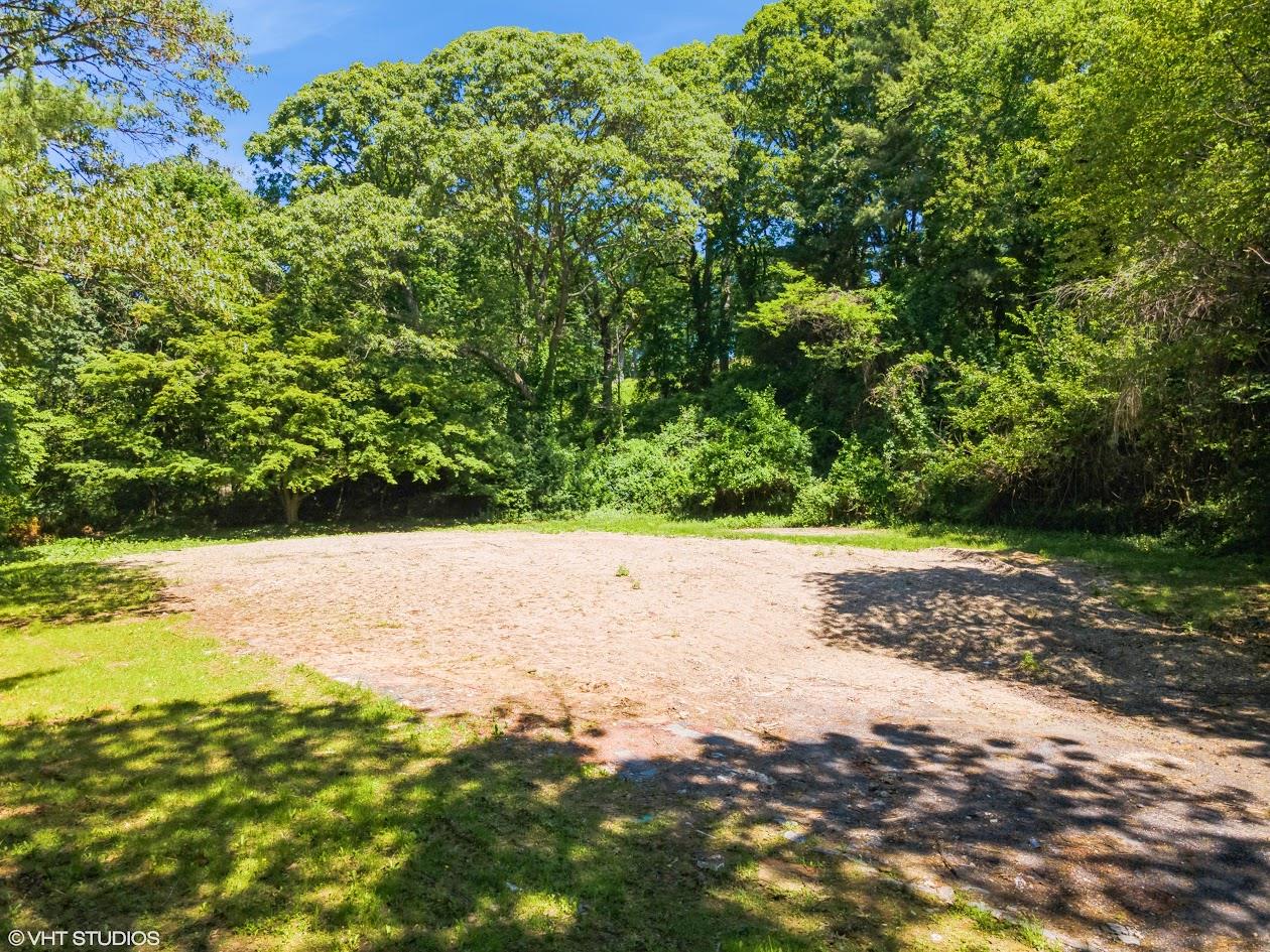 10 High Farms Road, Glen Head, NY 11545