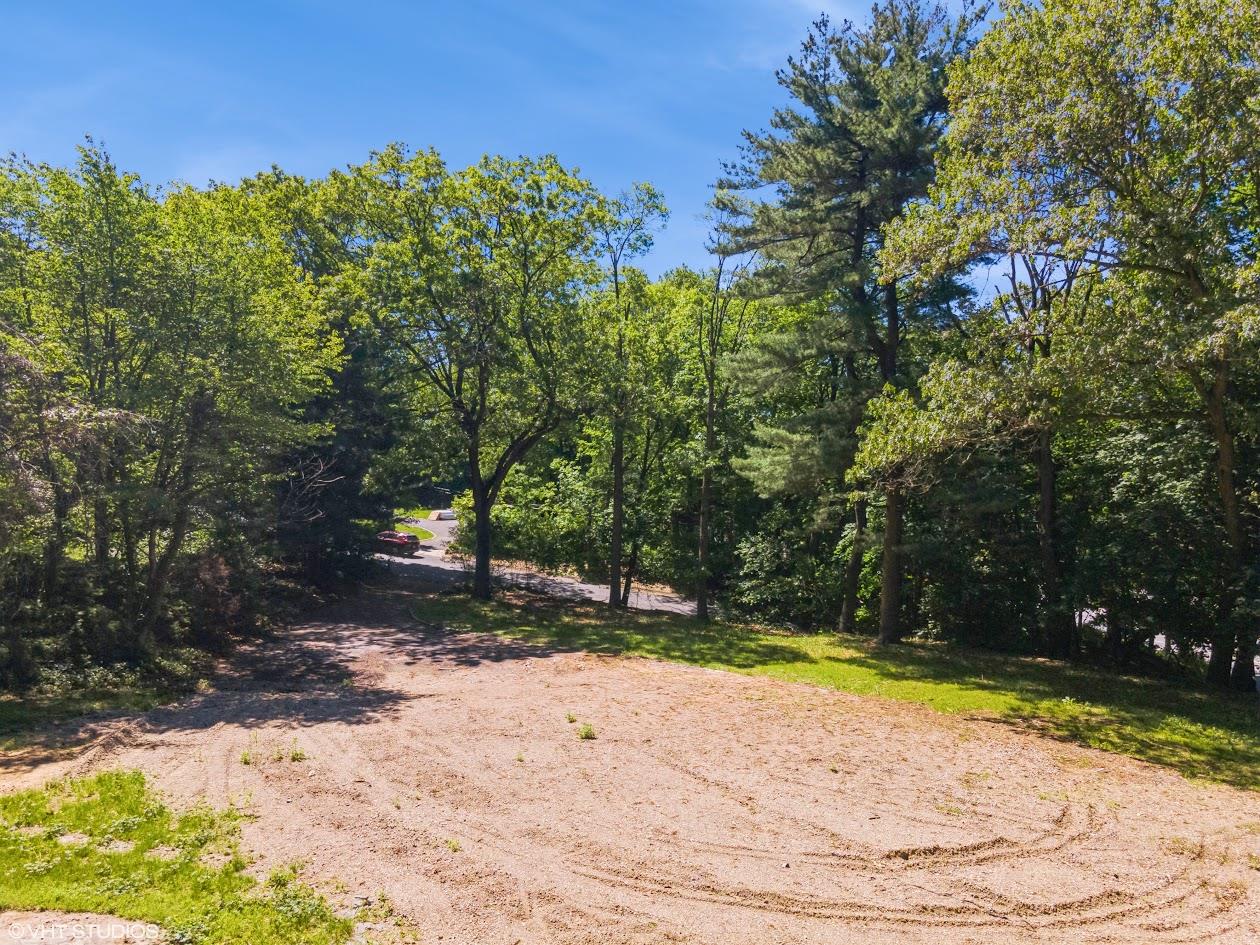 10 High Farms Road, Glen Head, NY 11545