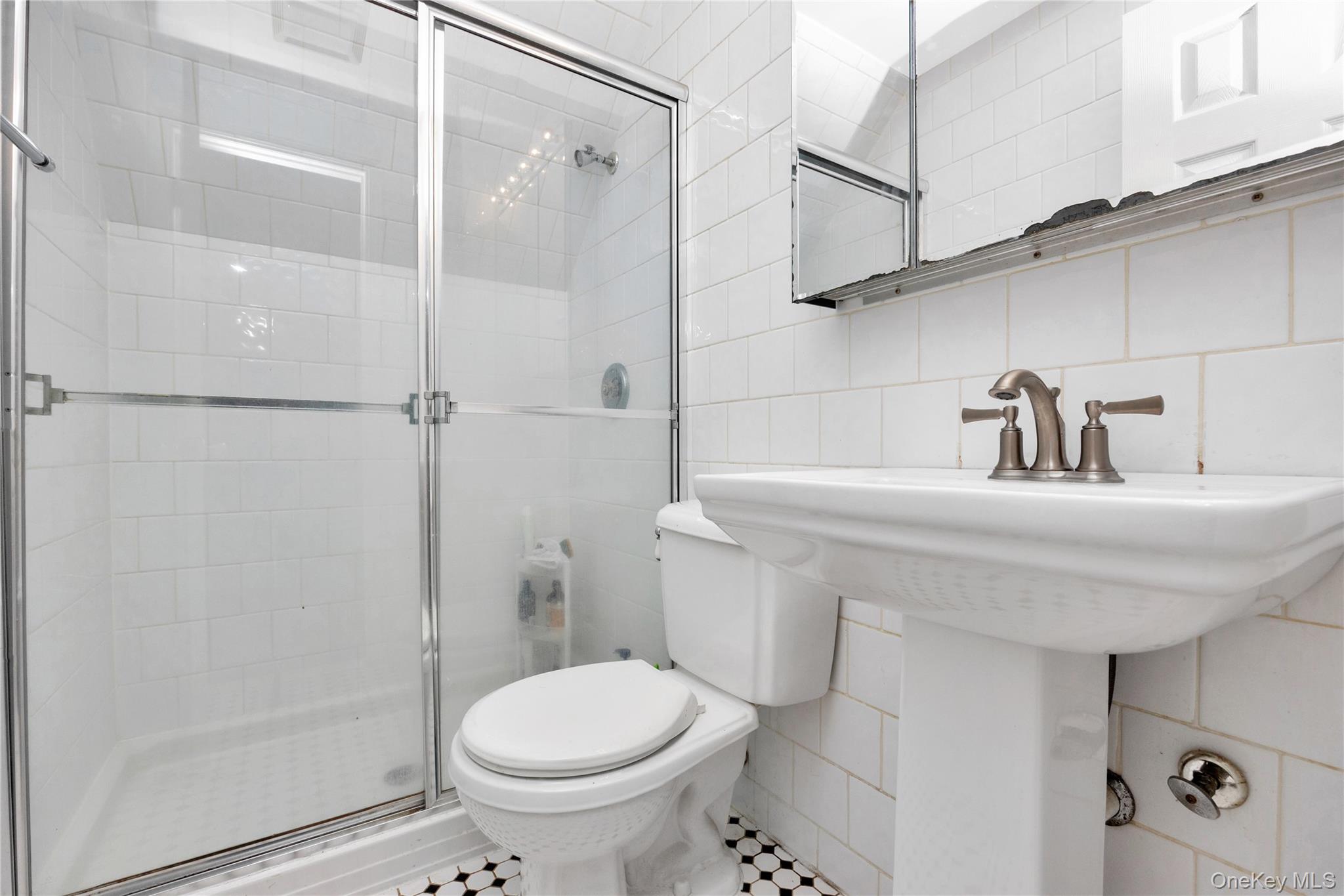 75 Cornwell Avenue, Williston Park, NY 11596