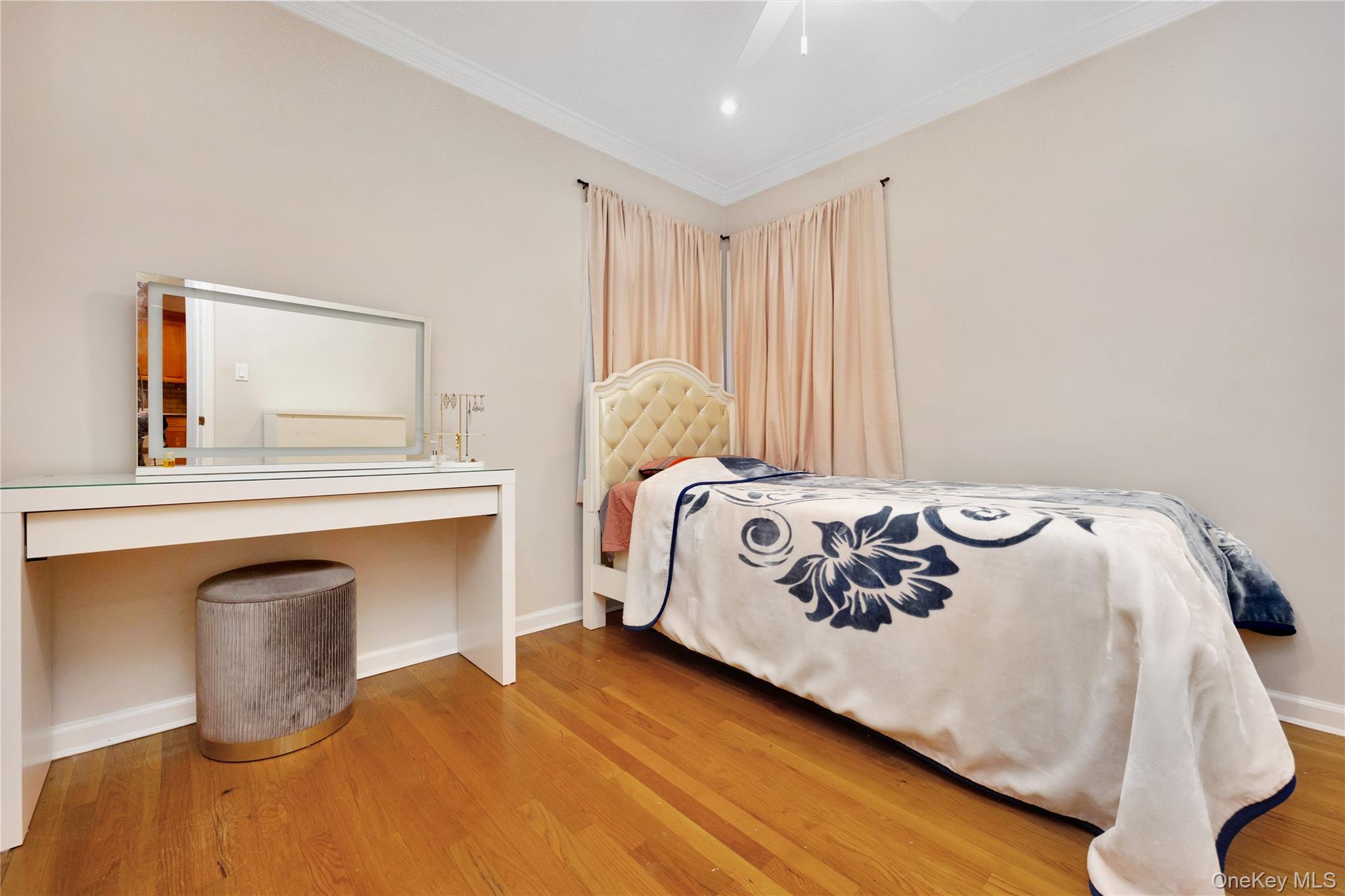 75 Cornwell Avenue, Williston Park, NY 11596