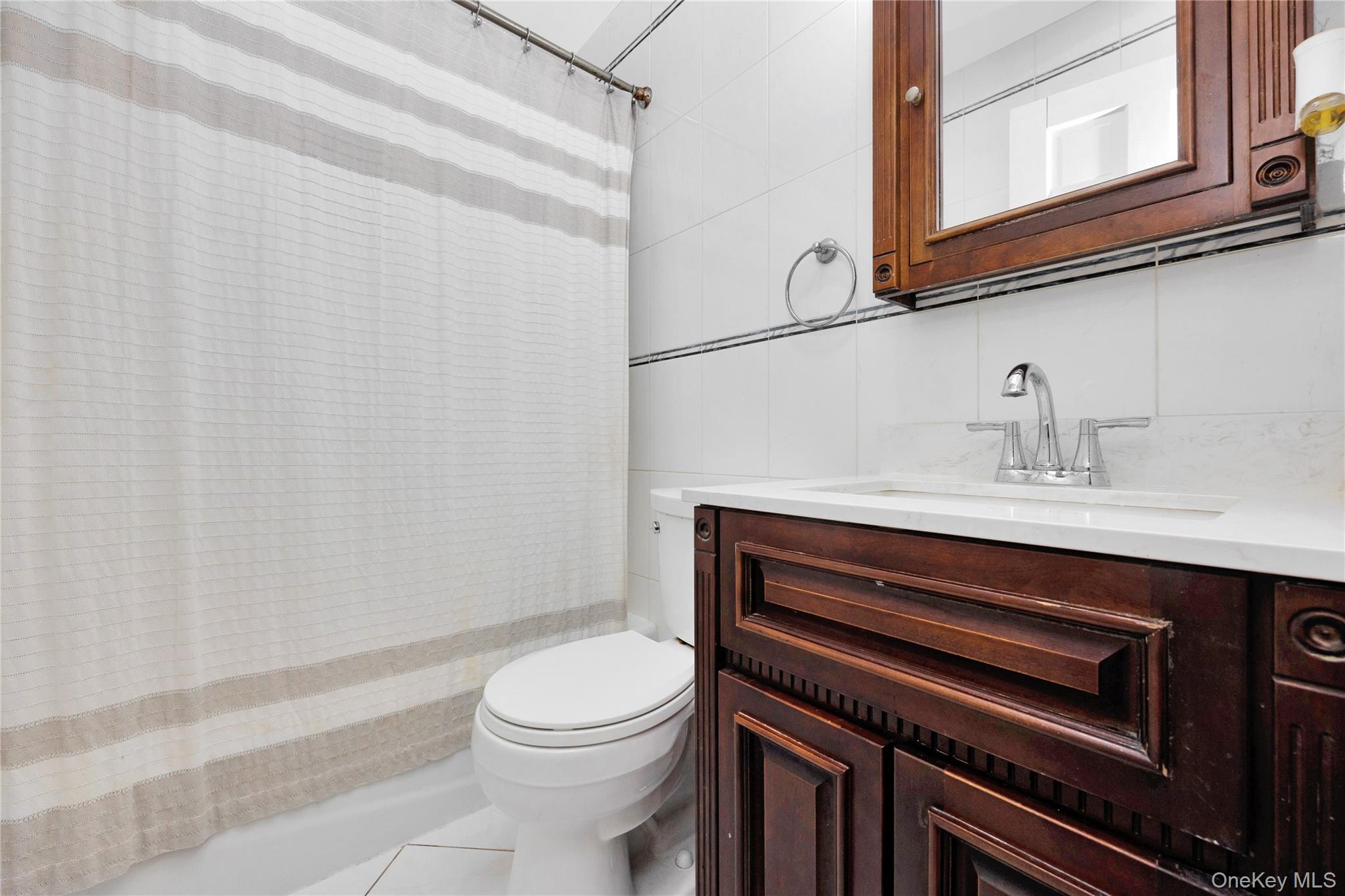 75 Cornwell Avenue, Williston Park, NY 11596