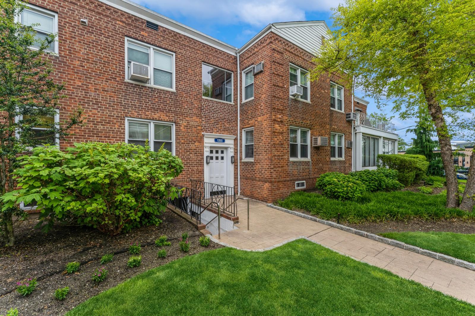 1355 Broadway # B20, Hewlett, NY 11557