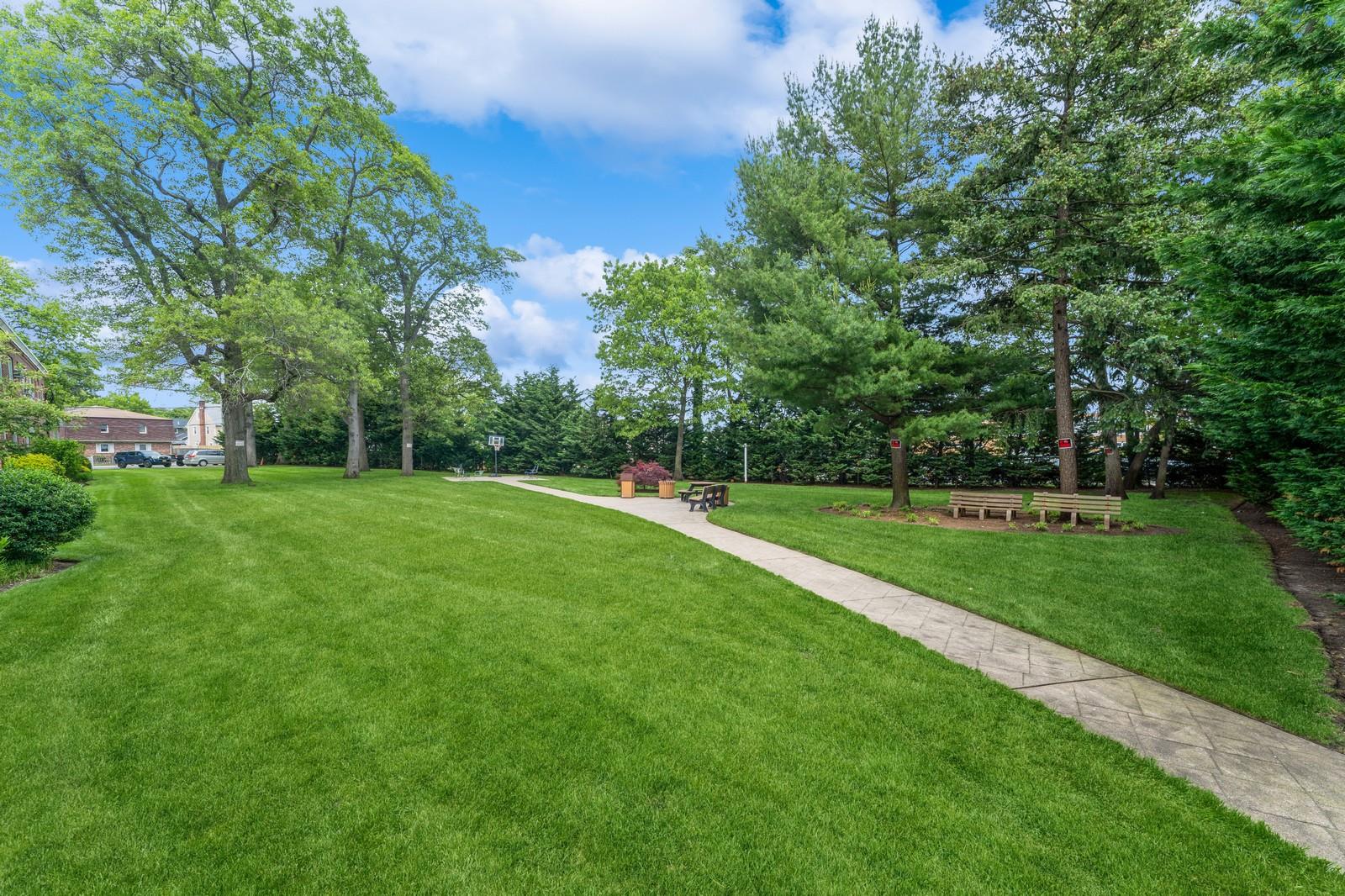 1355 Broadway # B20, Hewlett, NY 11557