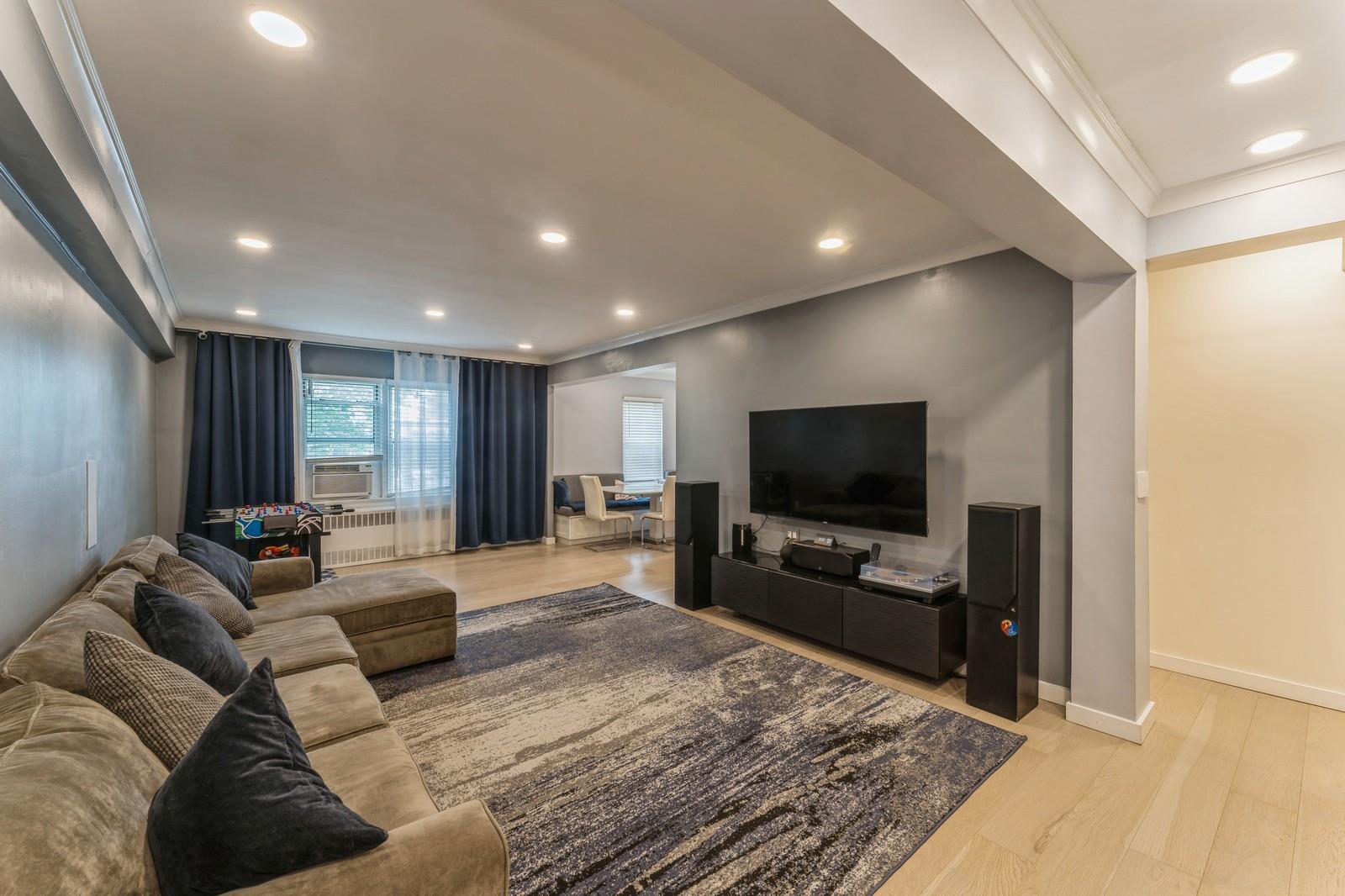 1355 Broadway # B20, Hewlett, NY 11557