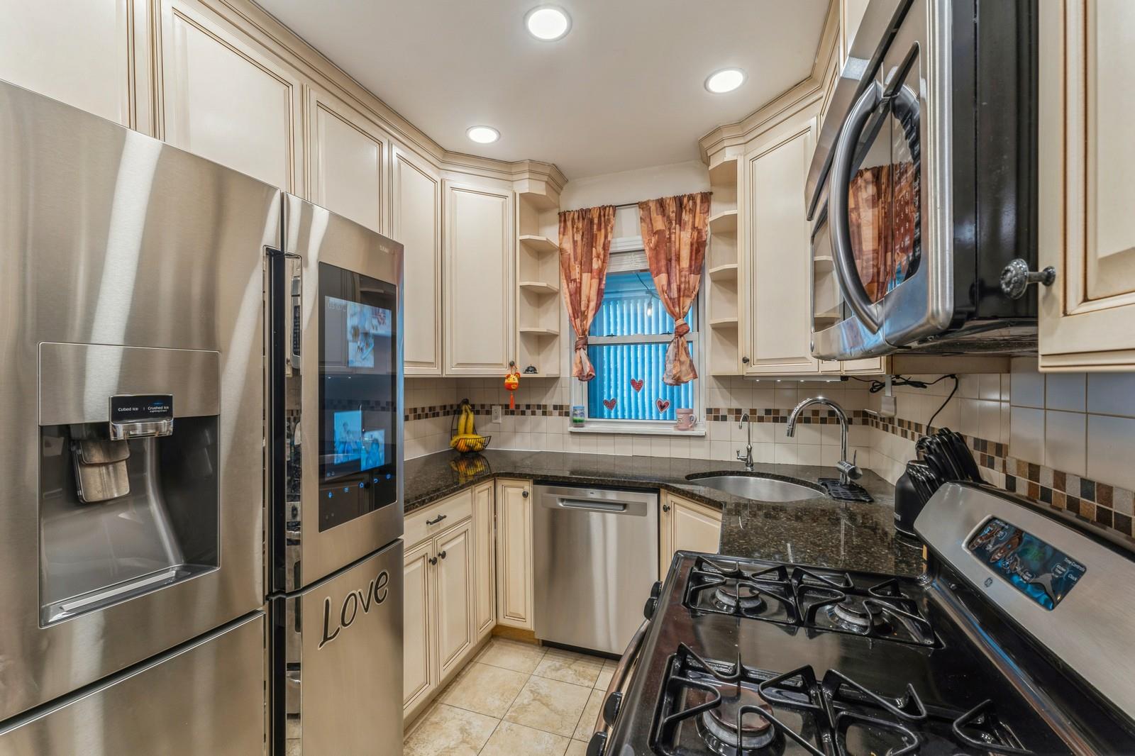 1355 Broadway # B20, Hewlett, NY 11557