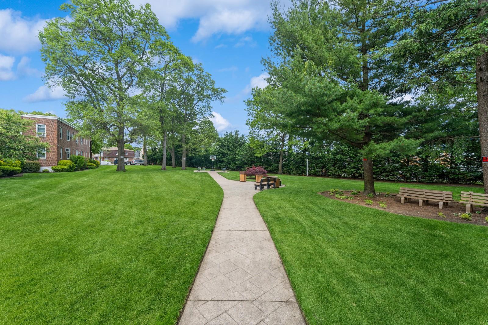 1355 Broadway # B20, Hewlett, NY 11557