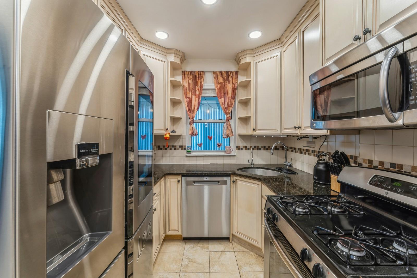 1355 Broadway # B20, Hewlett, NY 11557