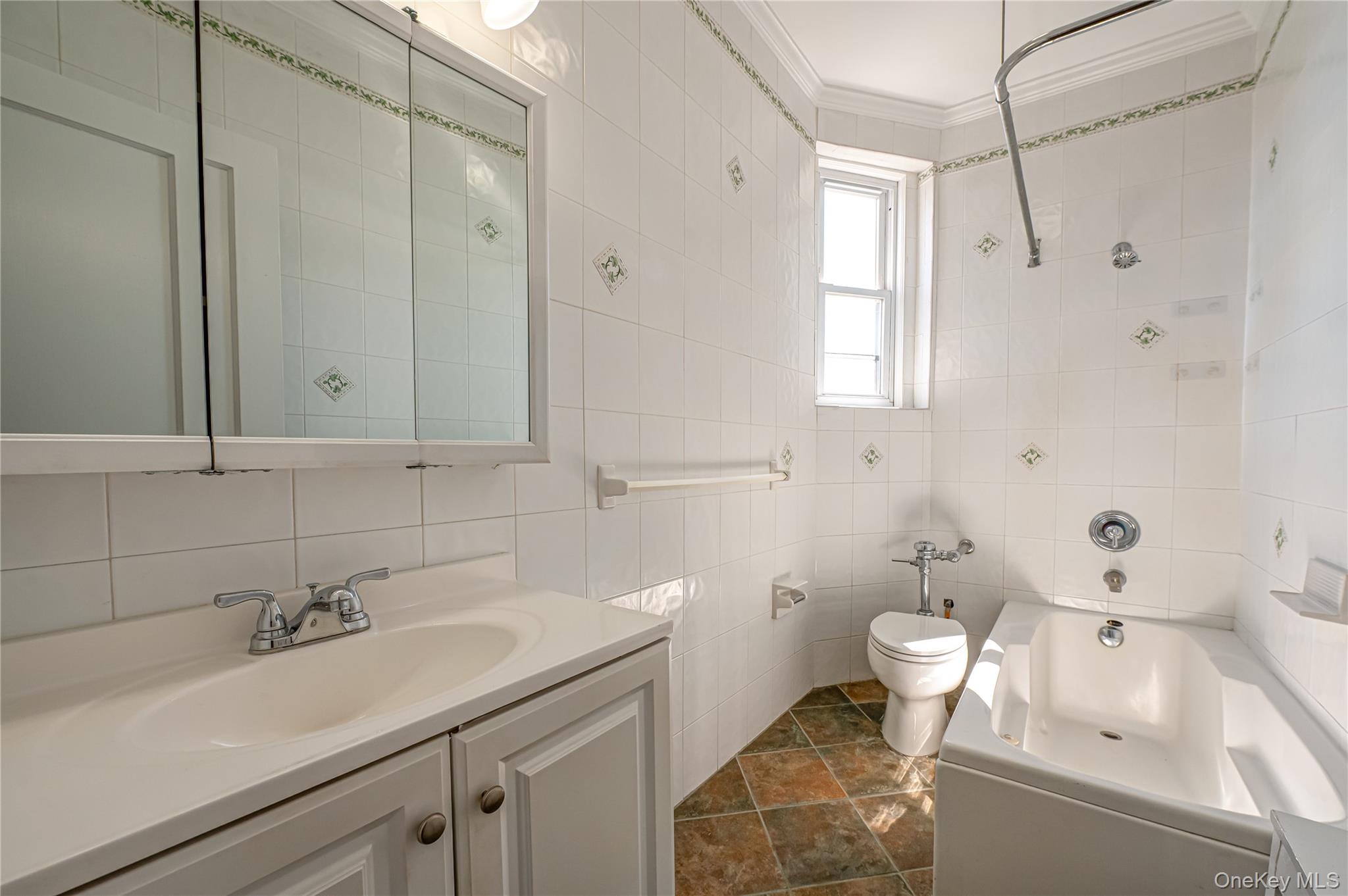 12 Hamilton Place # D11, Garden City, NY 11530