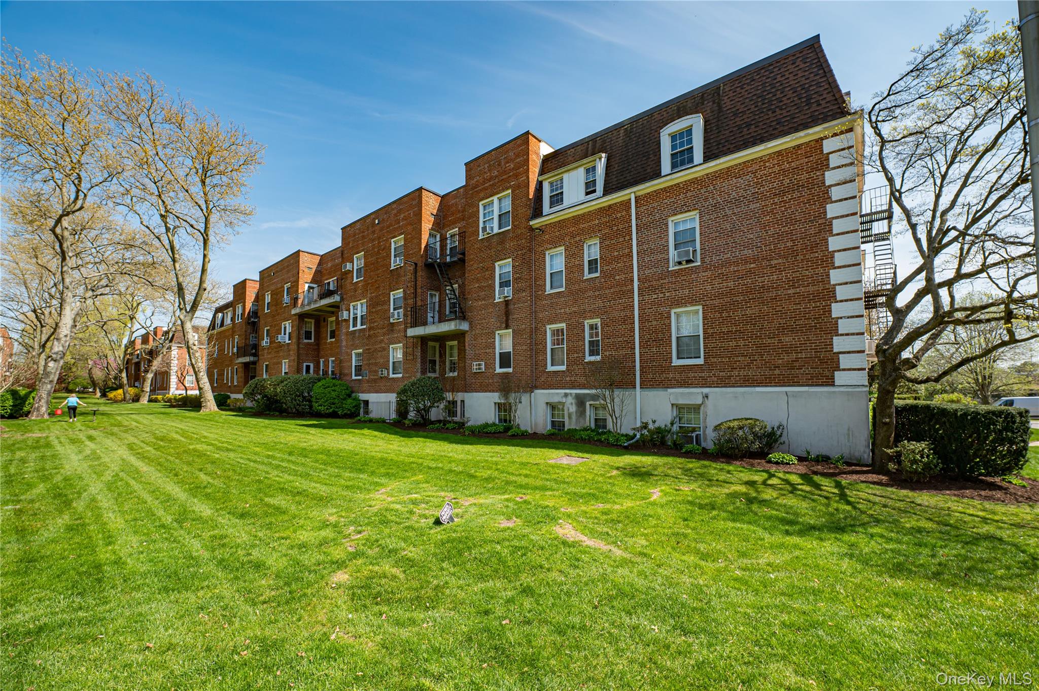 12 Hamilton Place # D11, Garden City, NY 11530