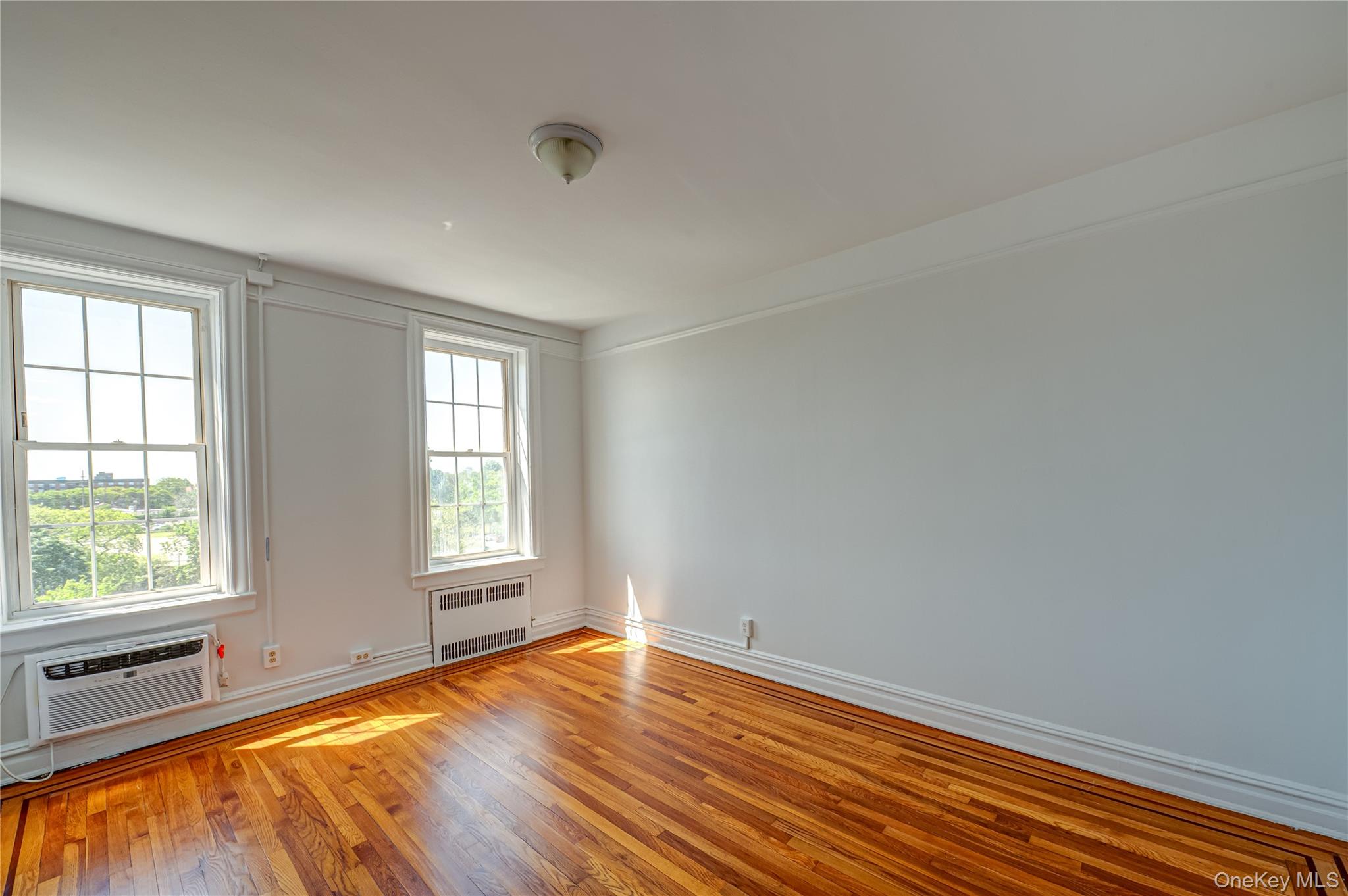 12 Hamilton Place # D11, Garden City, NY 11530