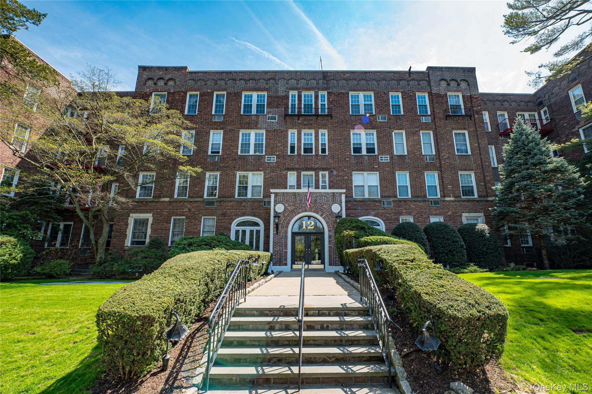 12 Hamilton Place # D11, Garden City, NY 11530