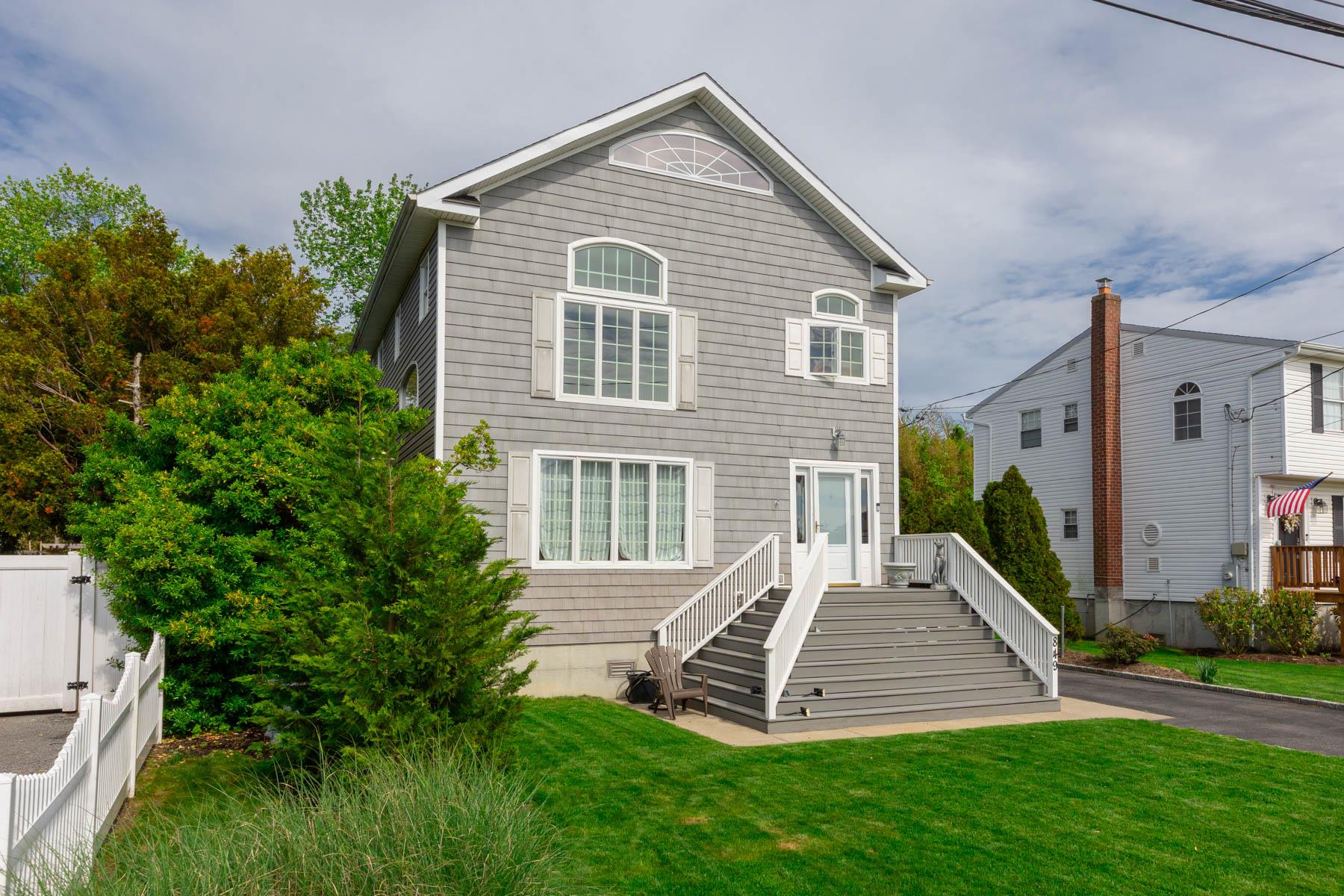 849 E Bay Drive, West Islip, NY 11795