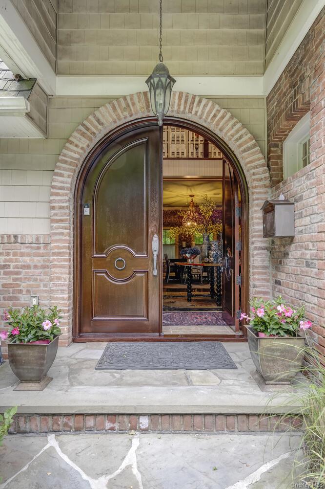 7 Cedar Lane, Glen Cove, NY 11542