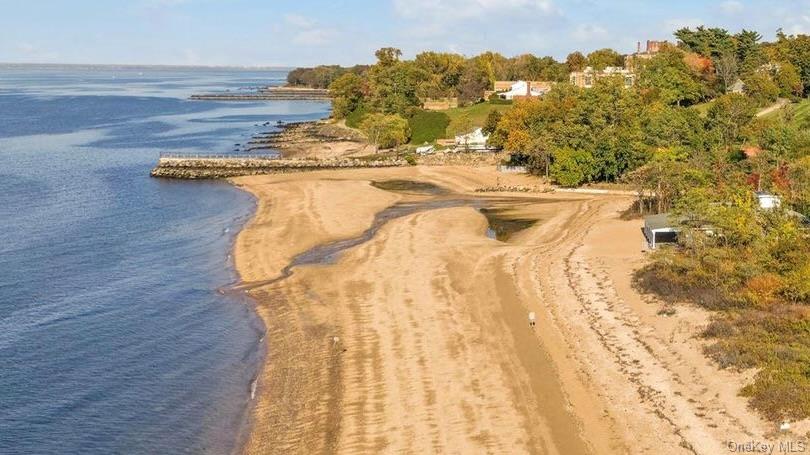 7 Cedar Lane, Glen Cove, NY 11542