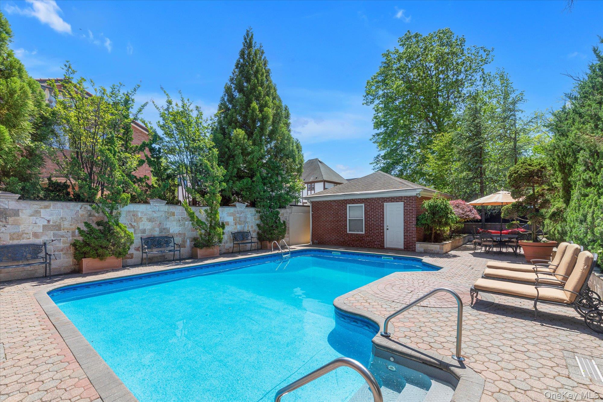 4 Point Crescent, Malba, NY 11357