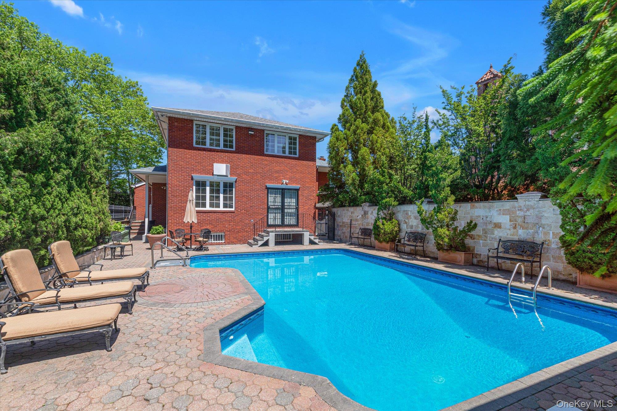 4 Point Crescent, Malba, NY 11357