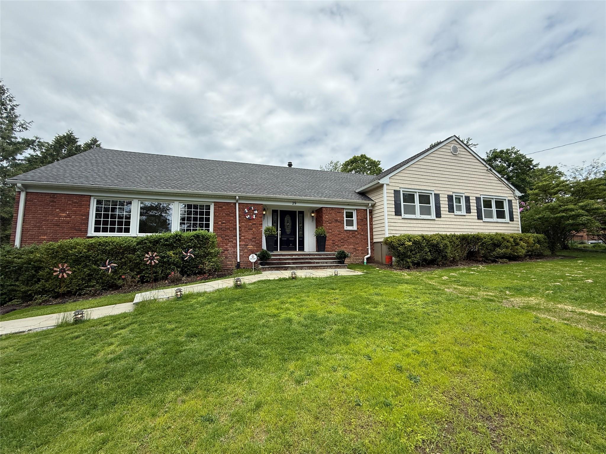 29 Eastview Drive, Valhalla, NY 10595