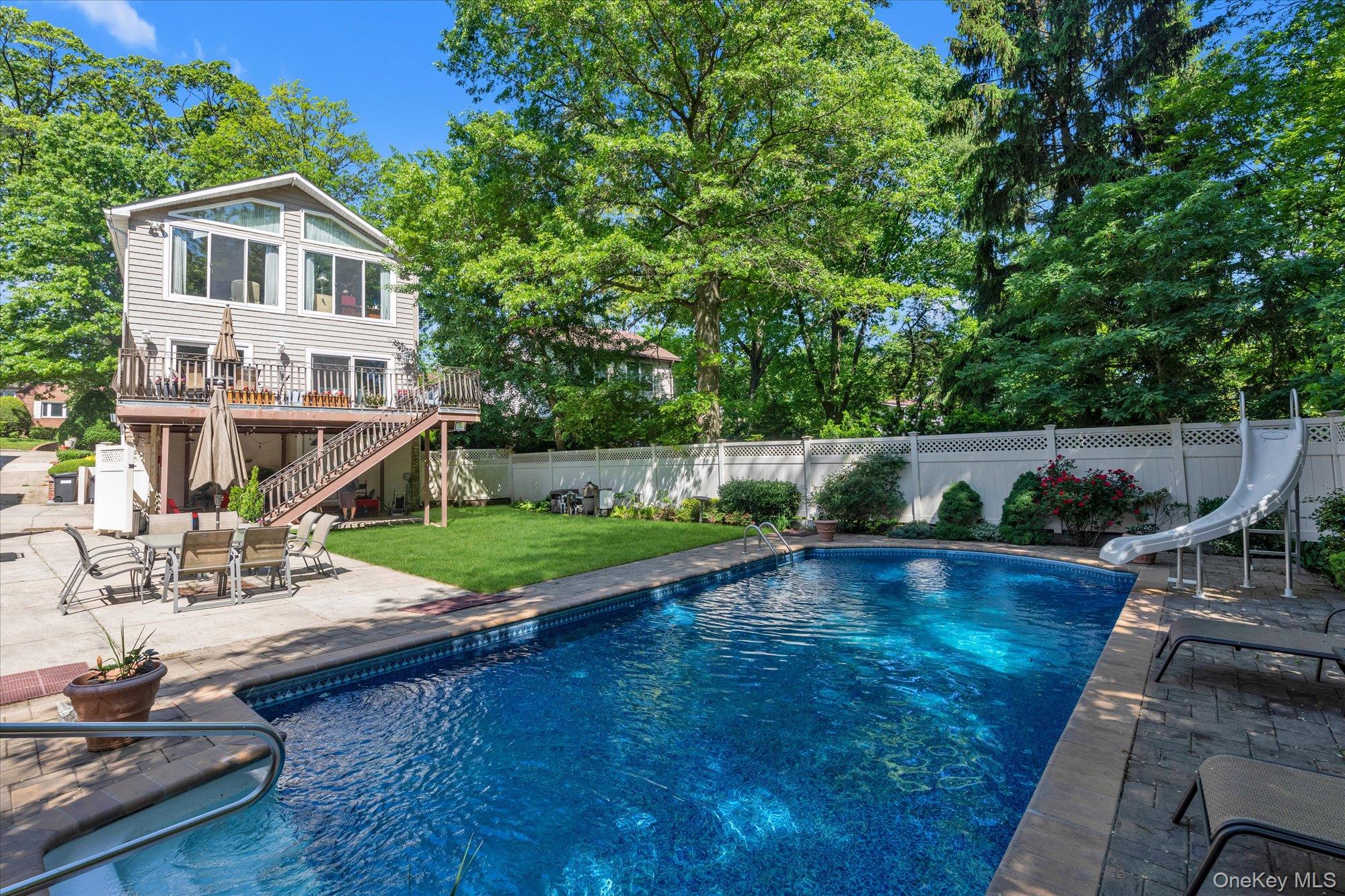 41-27 Orient Avenue, Douglaston, NY 11363
