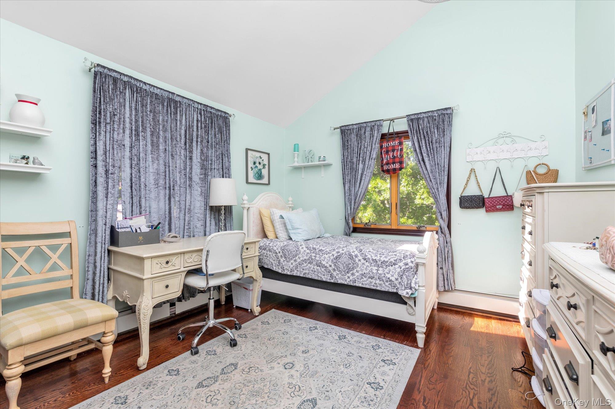 41-27 Orient Avenue, Douglaston, NY 11363