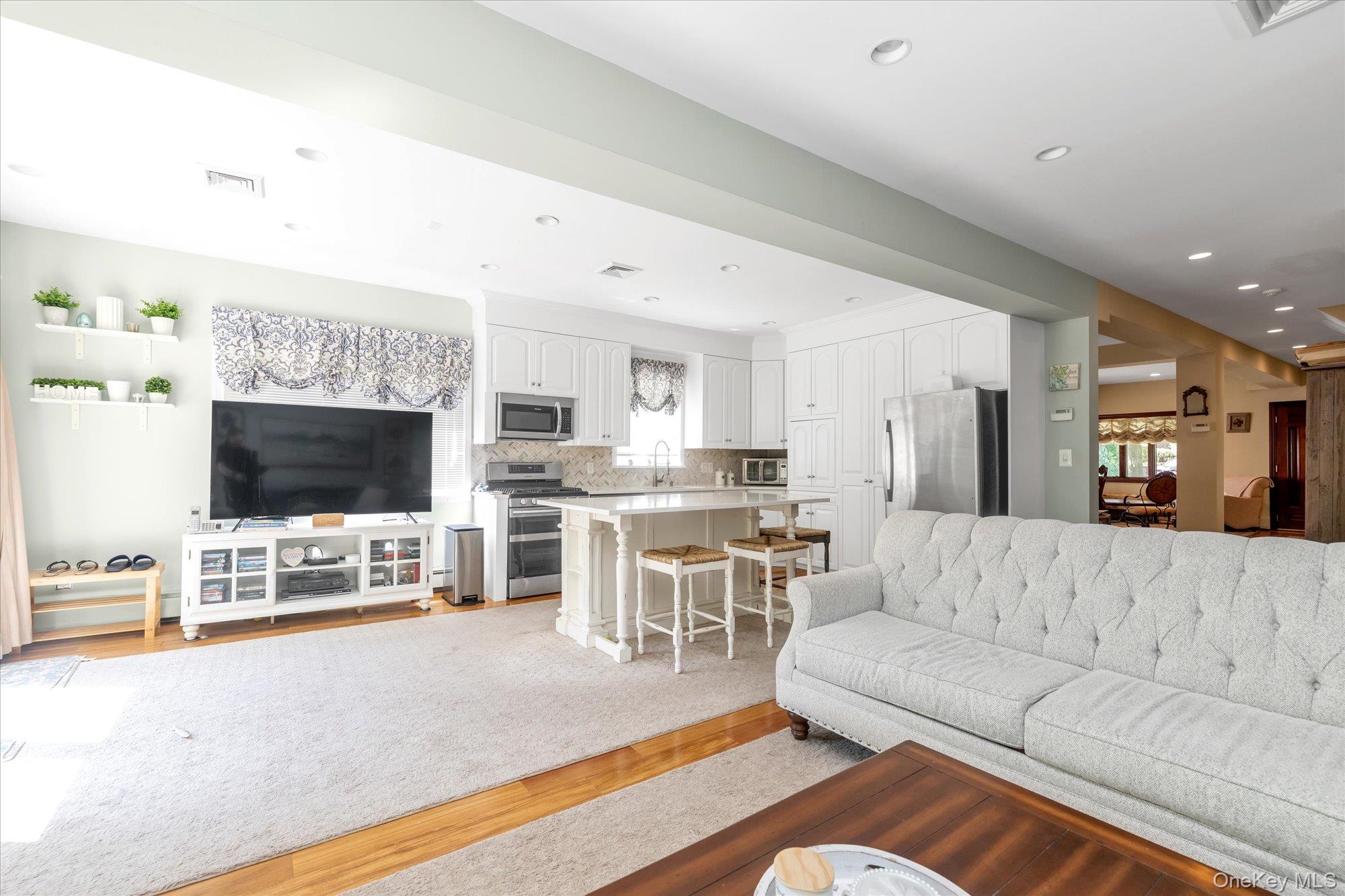 41-27 Orient Avenue, Douglaston, NY 11363