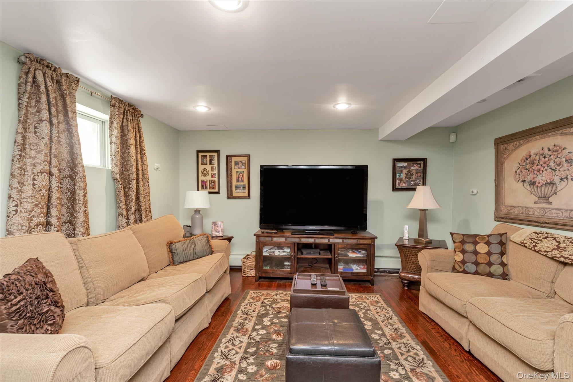 41-27 Orient Avenue, Douglaston, NY 11363