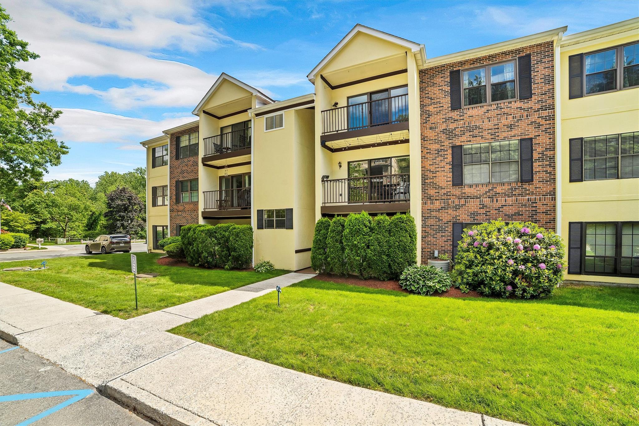 32 Huntington Circle # (Building 19), Peekskill, NY 10566