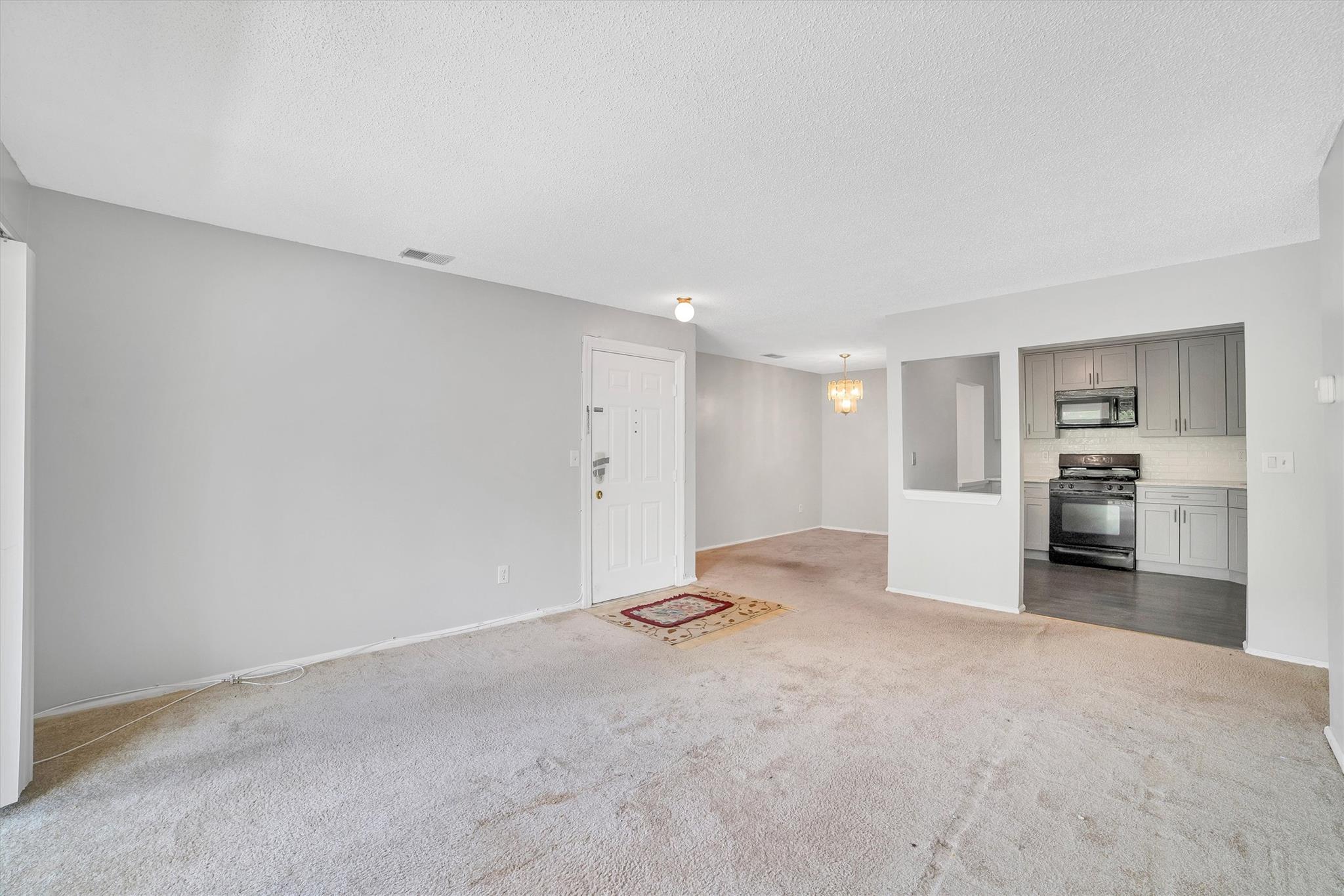 32 Huntington Circle # (Building 19), Peekskill, NY 10566