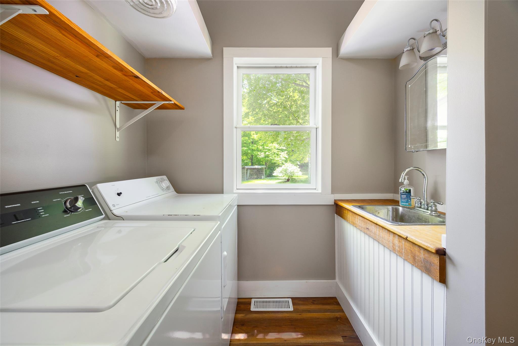 107 Near Road, Red Hook, NY 12571