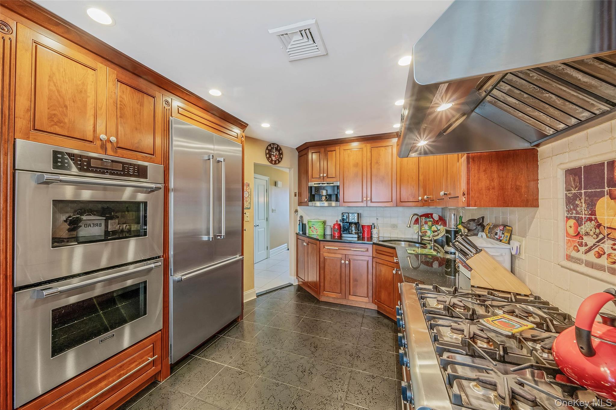 100 Mark Lane, Atlantic Beach, NY 11509