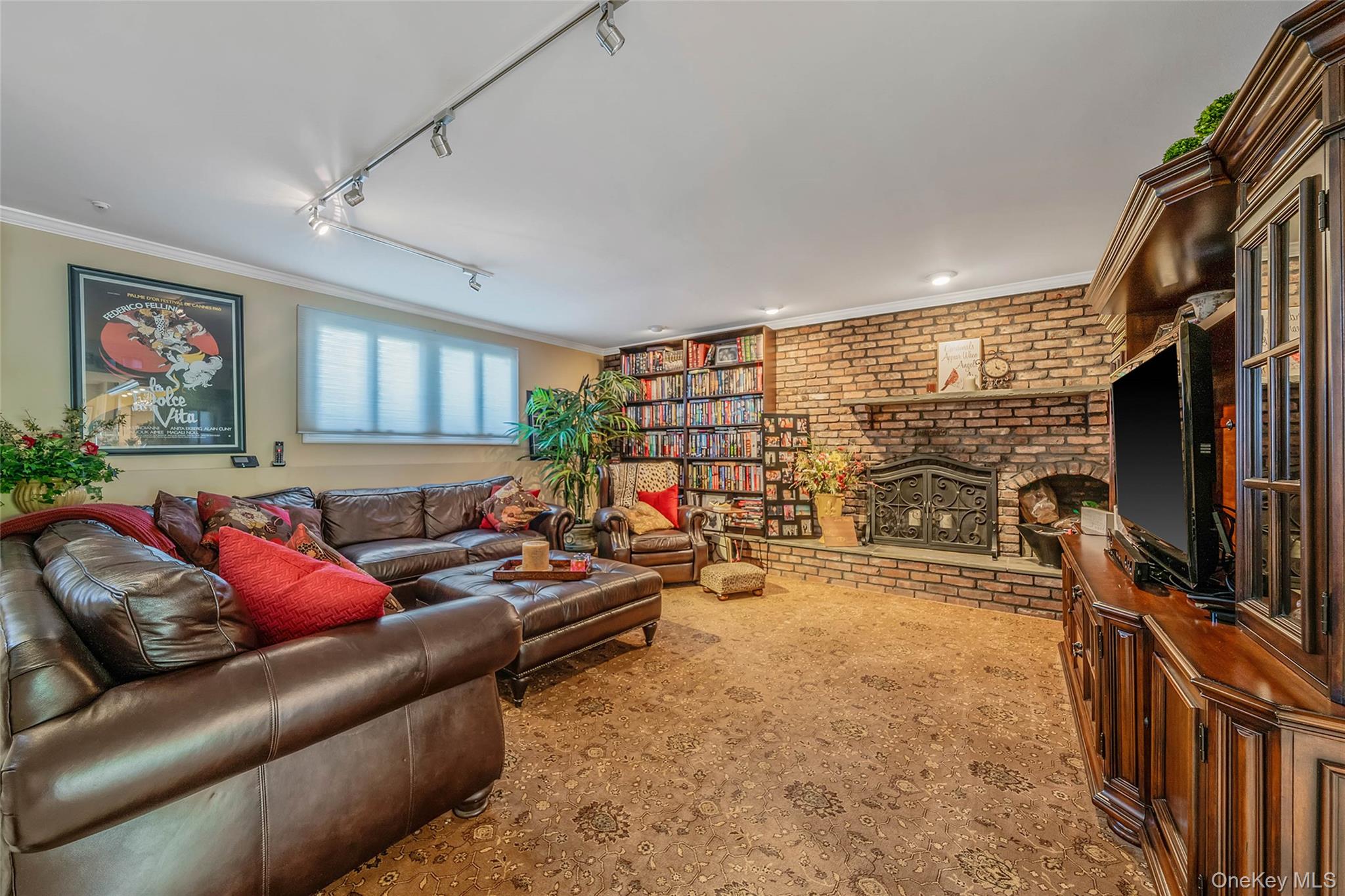 100 Mark Lane, Atlantic Beach, NY 11509