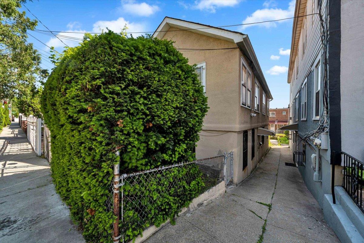 3038 Tiemann Avenue, Bronx, NY 10469