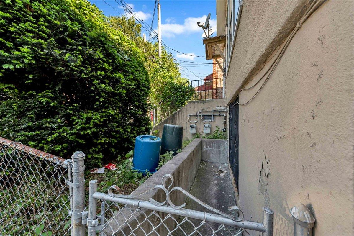 3038 Tiemann Avenue, Bronx, NY 10469