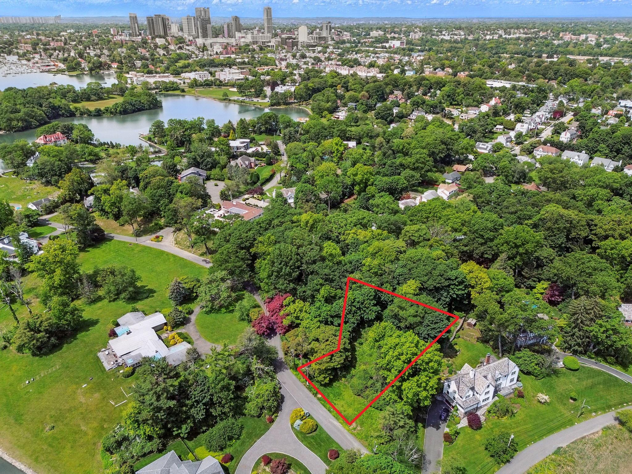 46 Premium Point, New Rochelle, NY 10801