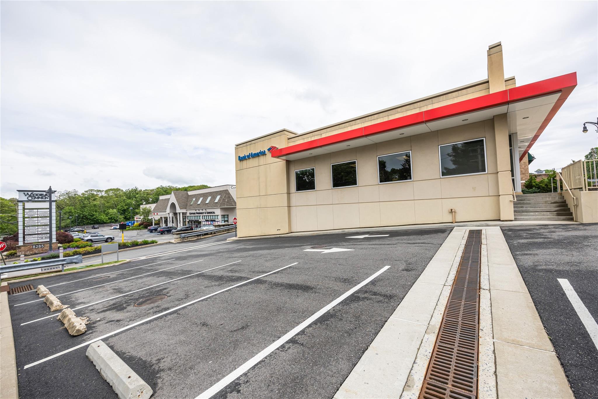 8225 Jericho Turnpike, Woodbury, NY 11797