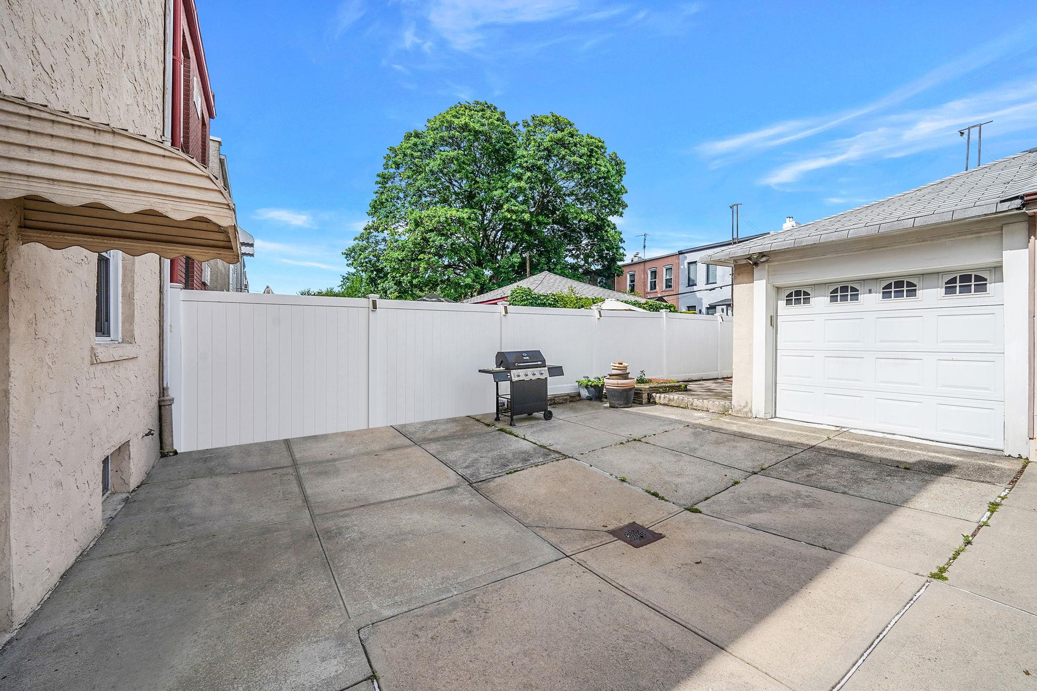 70-27 69th Street, Glendale, NY 11385