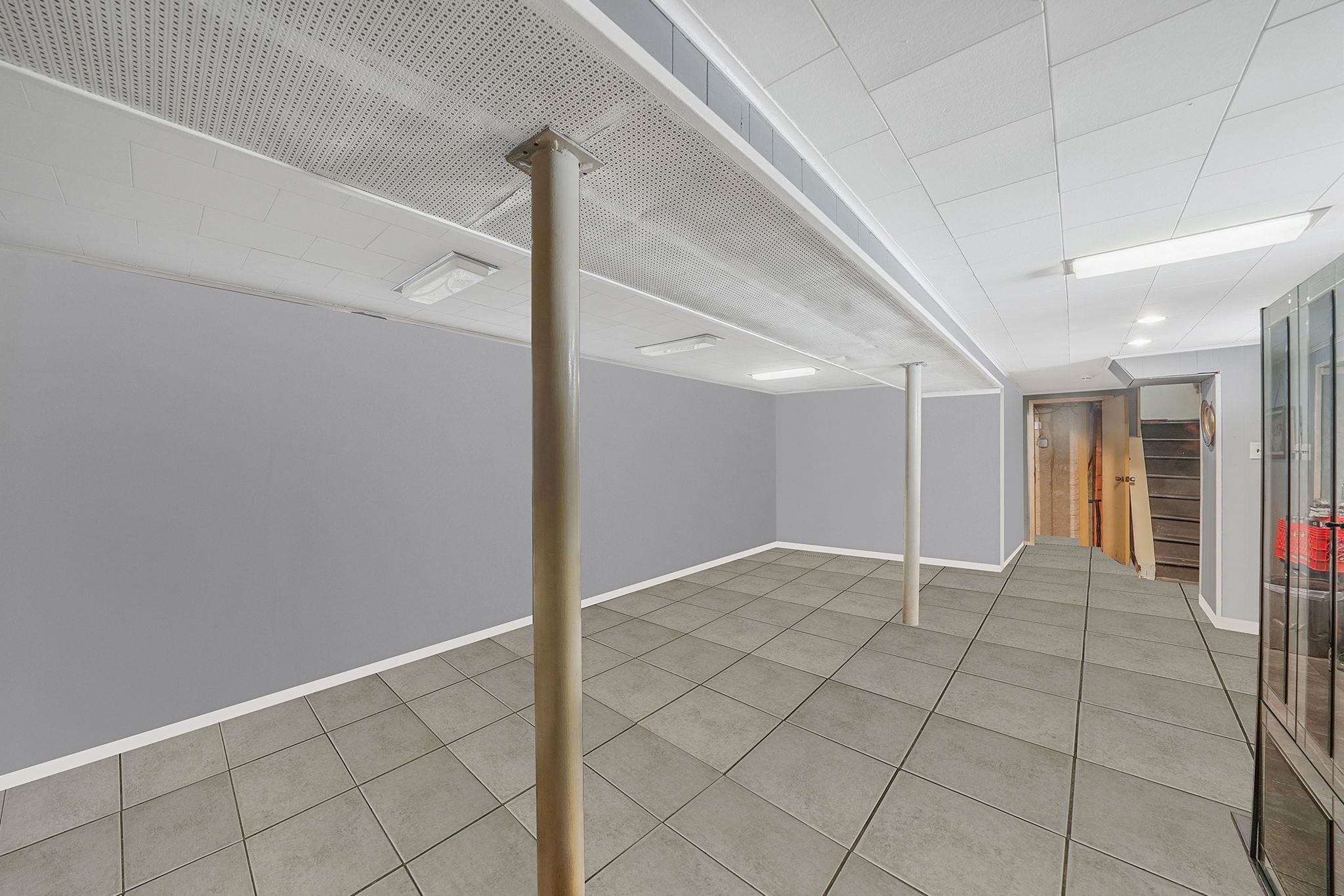 70-27 69th Street, Glendale, NY 11385