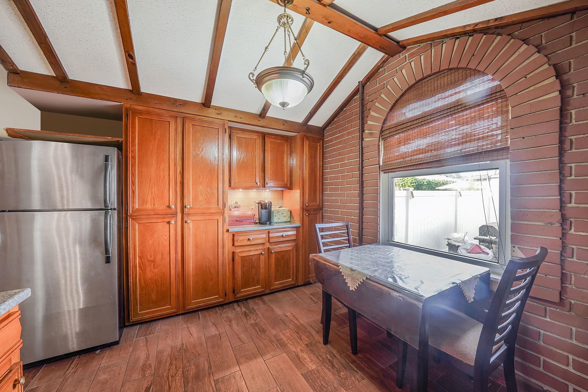 70-27 69th Street, Glendale, NY 11385