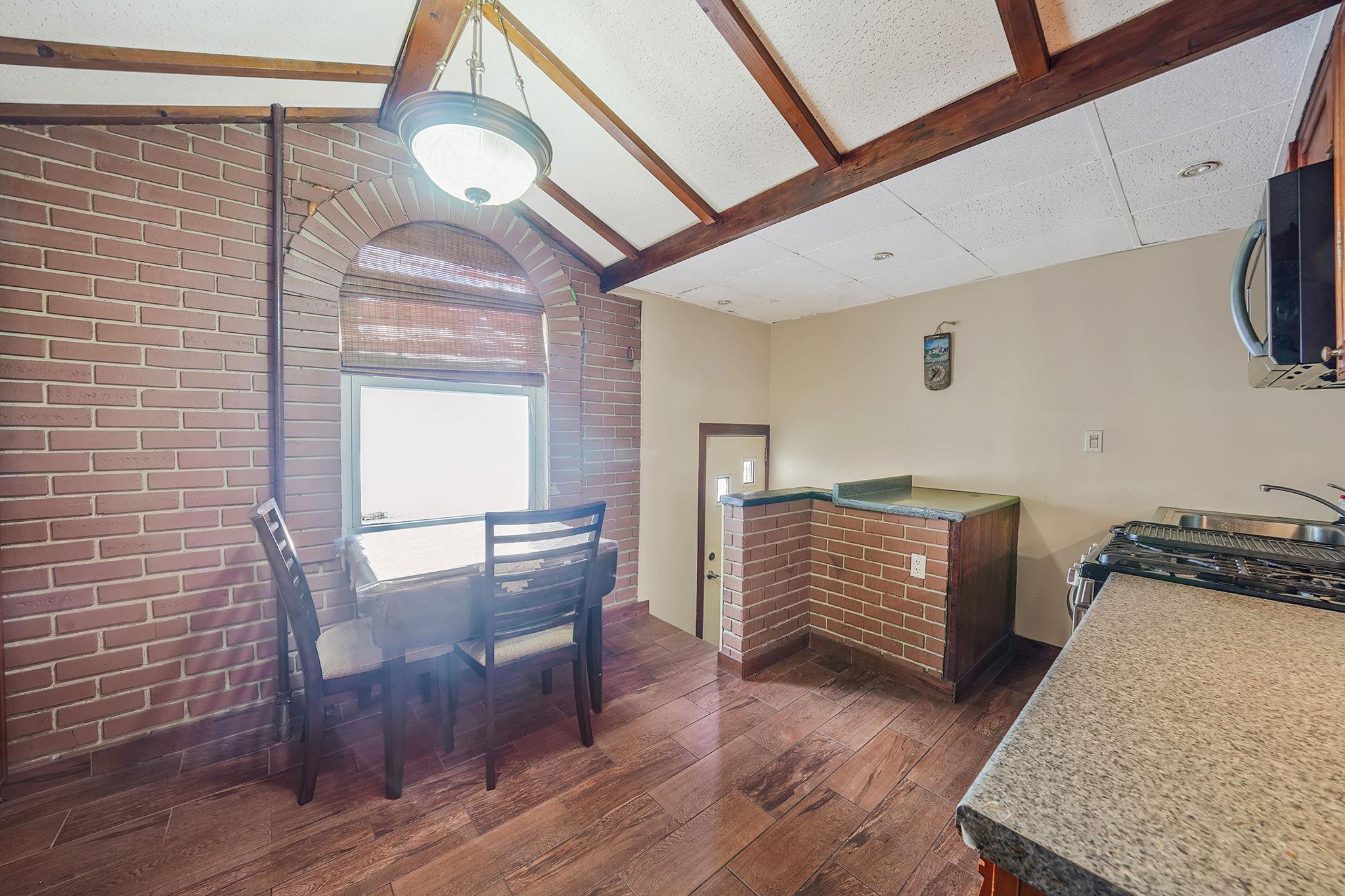 70-27 69th Street, Glendale, NY 11385