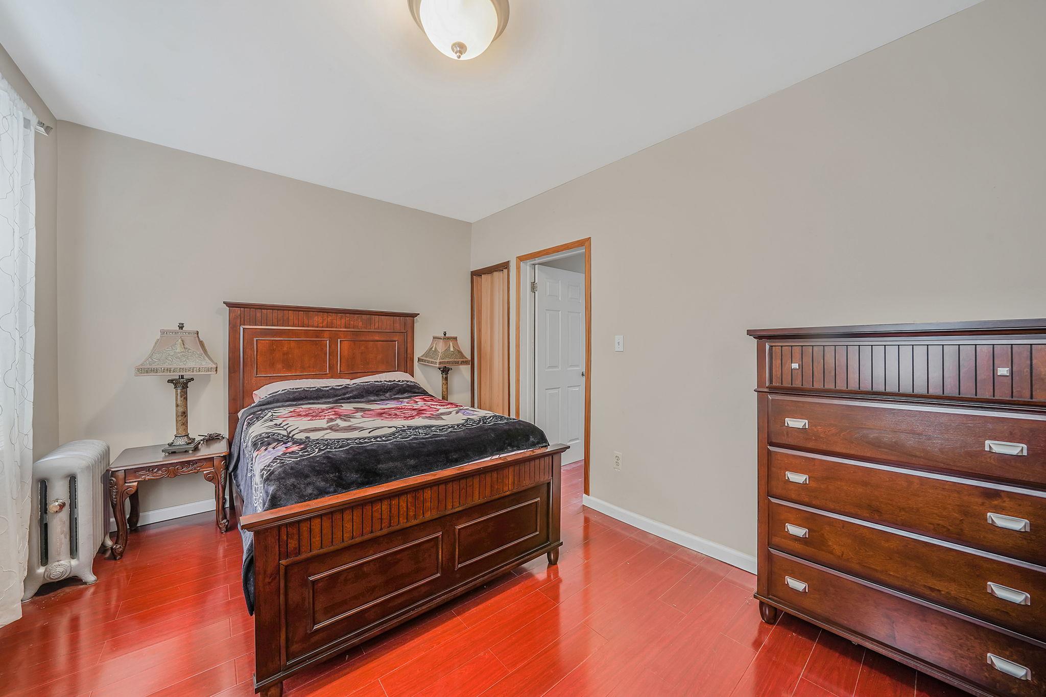 70-27 69th Street, Glendale, NY 11385