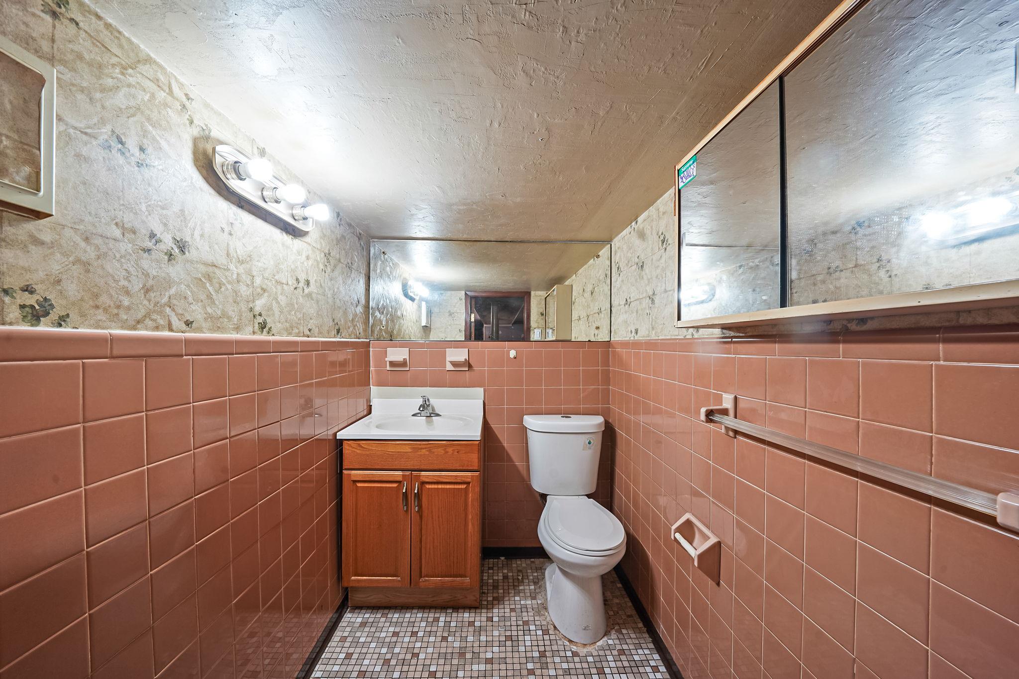 70-27 69th Street, Glendale, NY 11385