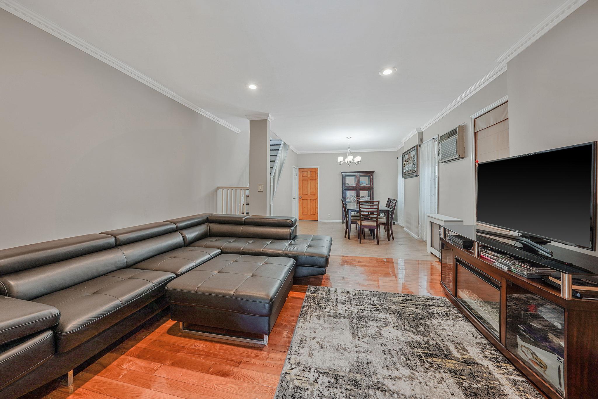 70-27 69th Street, Glendale, NY 11385