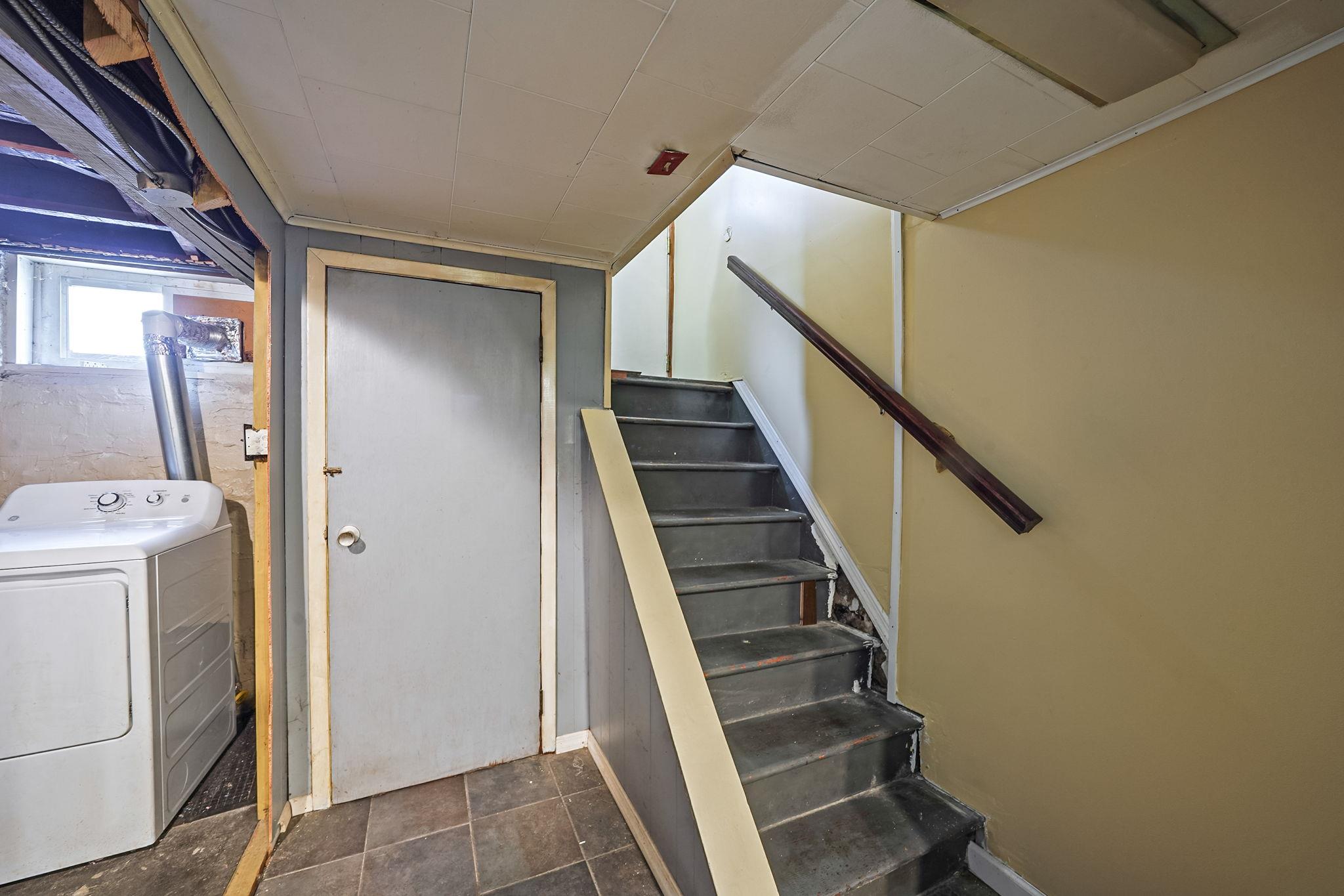 70-27 69th Street, Glendale, NY 11385