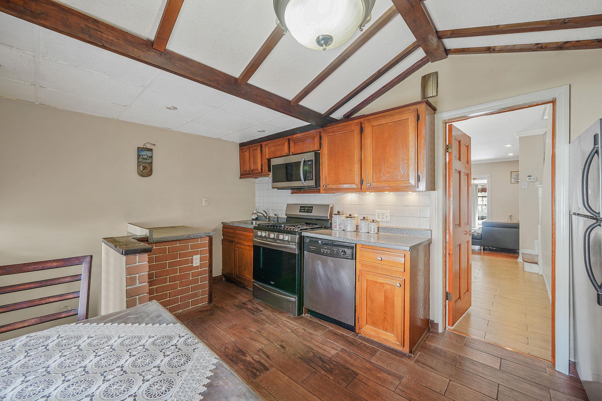 70-27 69th Street, Glendale, NY 11385