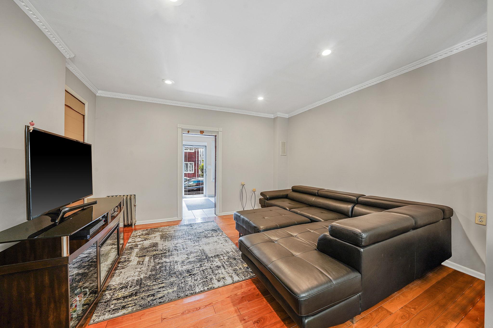 70-27 69th Street, Glendale, NY 11385