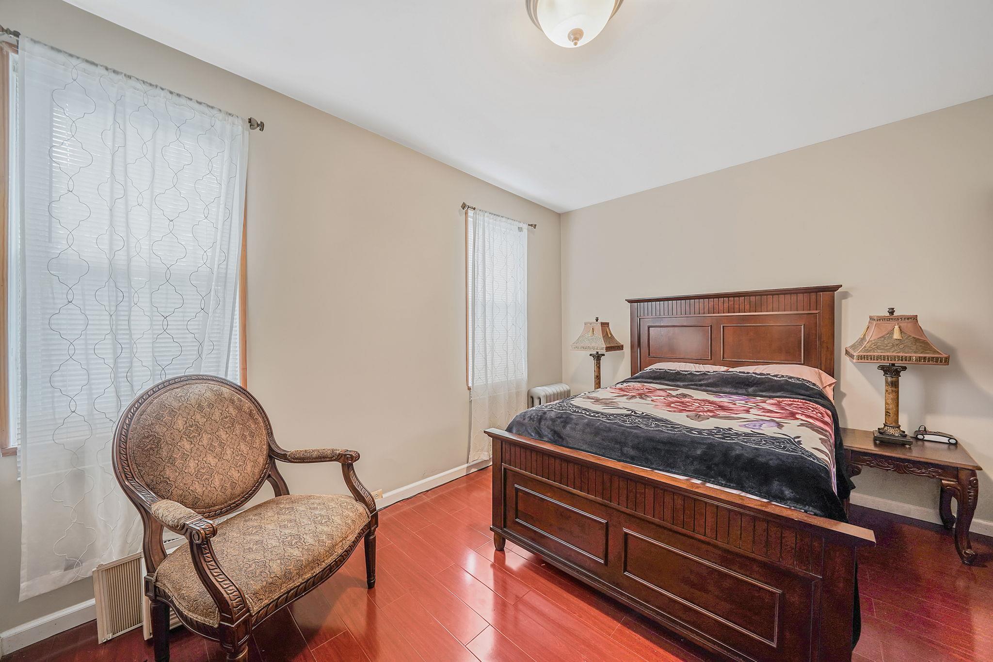 70-27 69th Street, Glendale, NY 11385