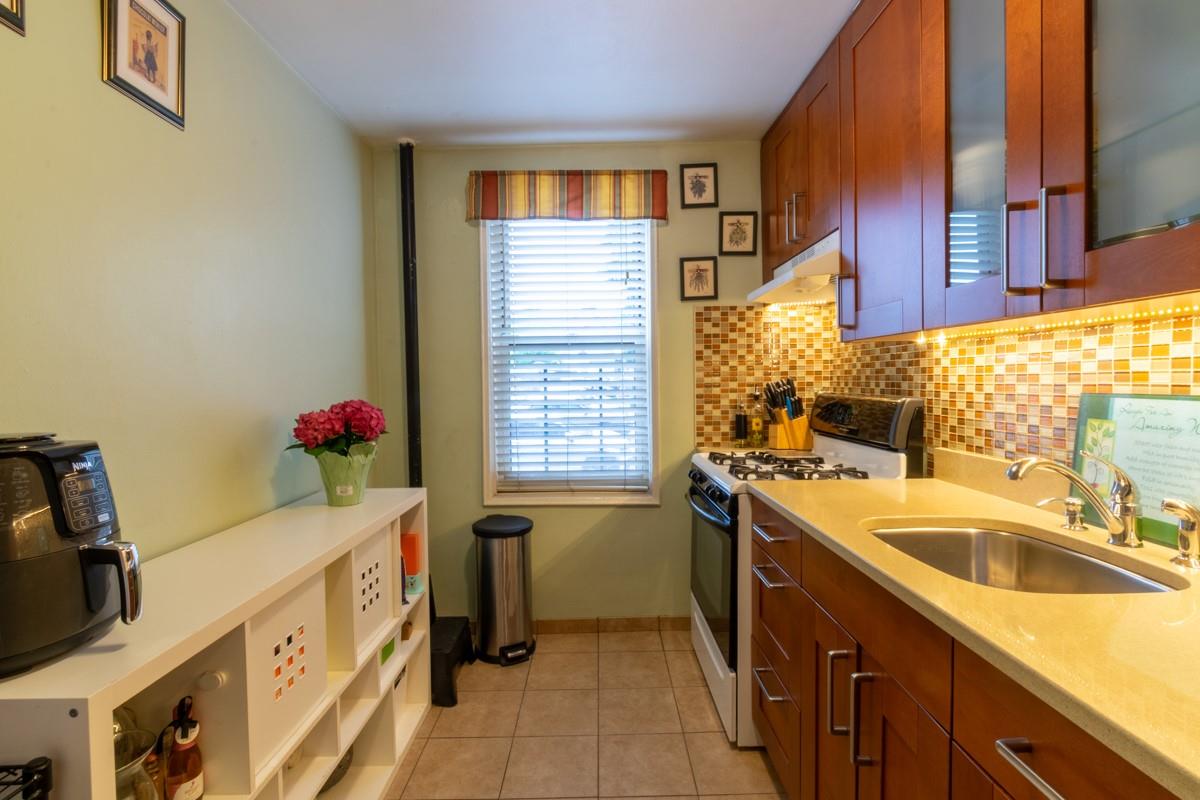 365 Bronx River Road # 2M, Yonkers, NY 10704