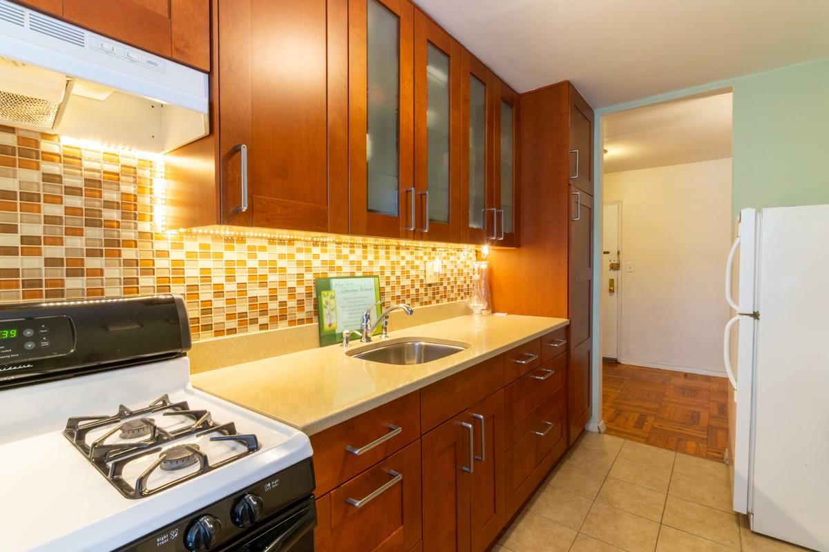 365 Bronx River Road # 2M, Yonkers, NY 10704