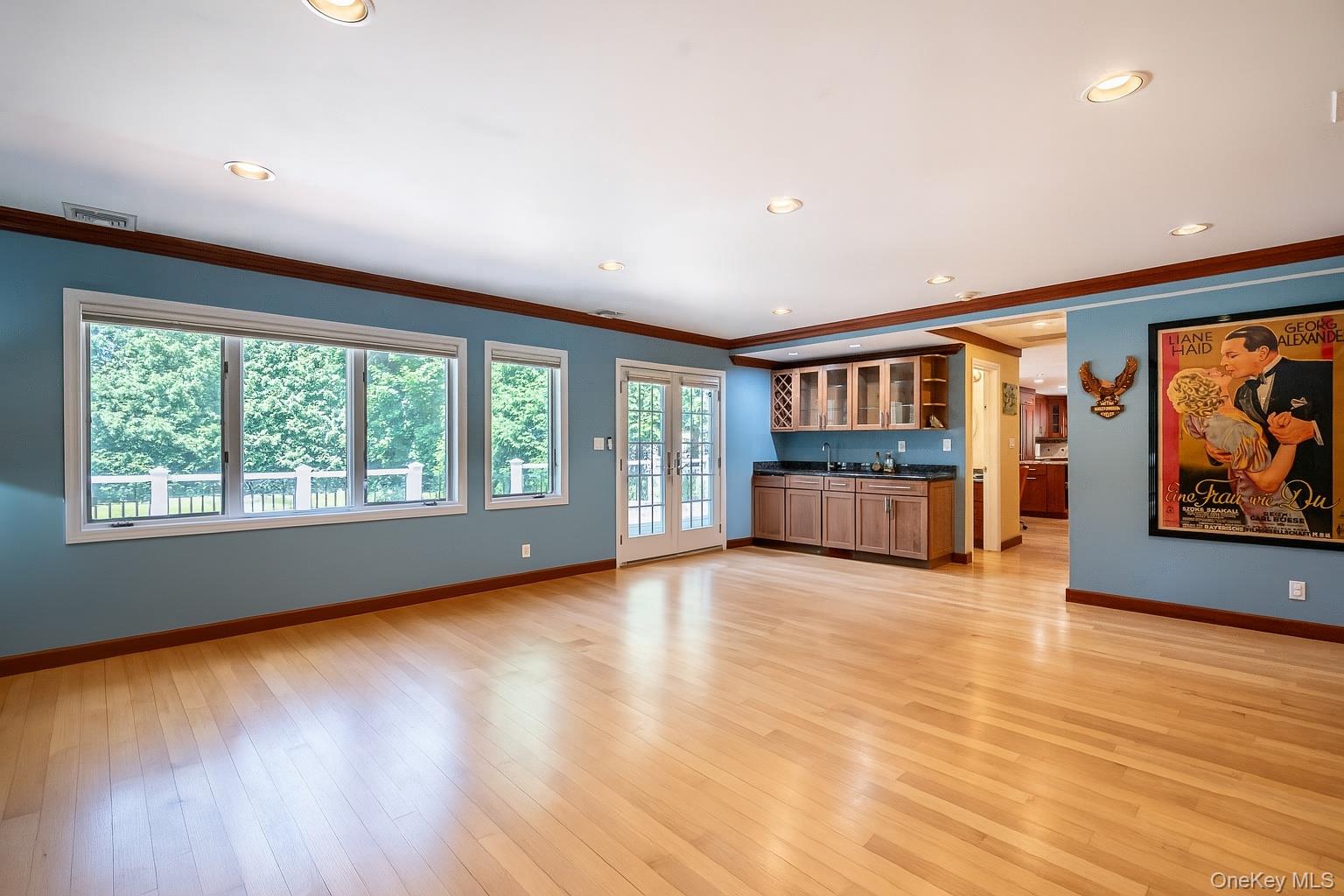 43 Oxford Boulevard, Great Neck, NY 11023