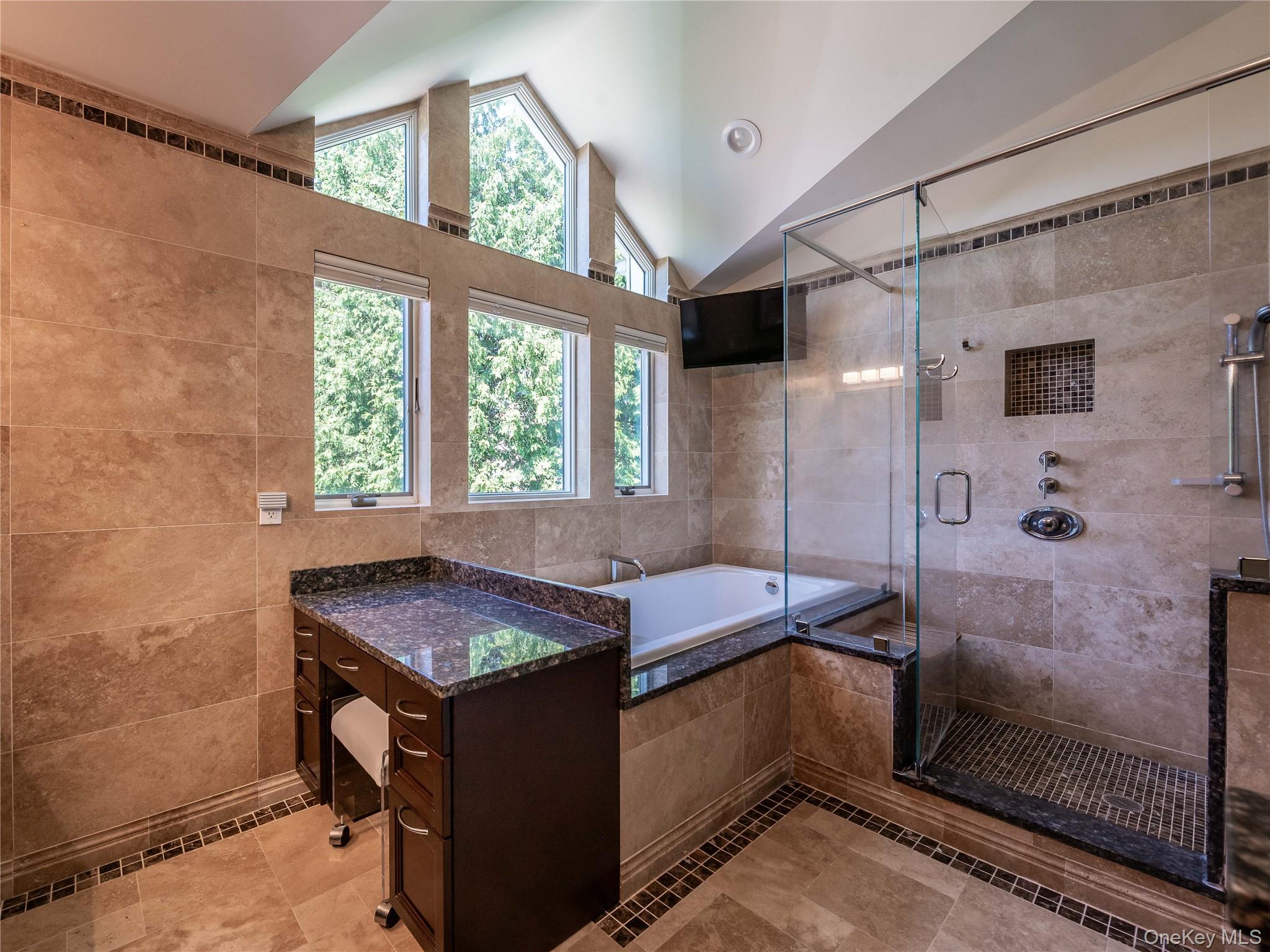 43 Oxford Boulevard, Great Neck, NY 11023