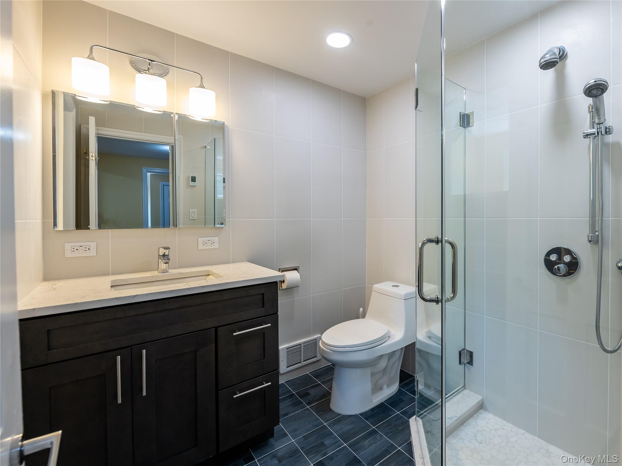 43 Oxford Boulevard, Great Neck, NY 11023